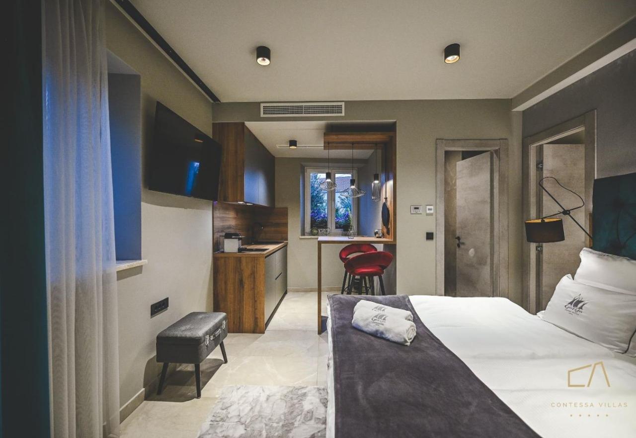 Galija Luxury Suites Krk Town Extérieur photo